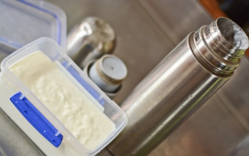 Lợi ích và nguy cơ của việc pha sữa để sẵn trong bình giữ nhiệt